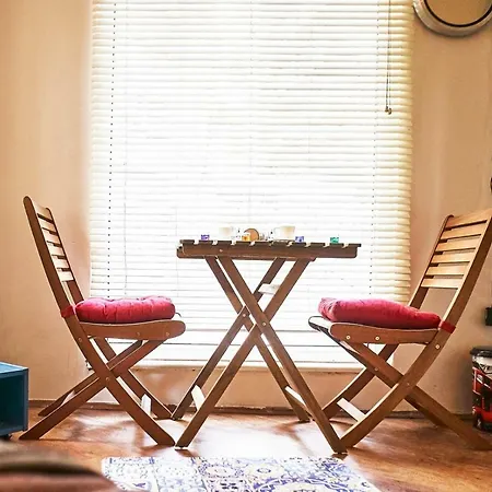 Wood House In The City Center Appartement *