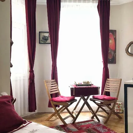 Wood House In The City Center Appartement *