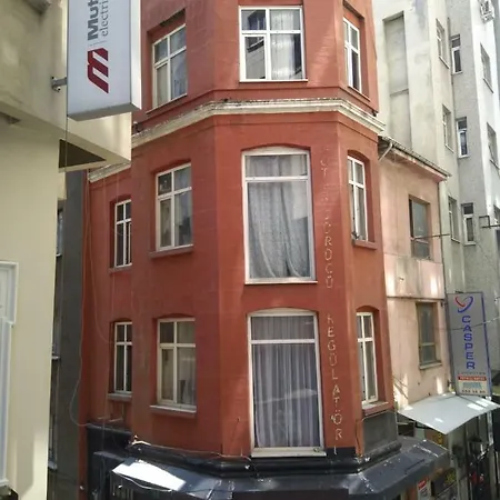 דירה Wood House In The City Center איסטמבול