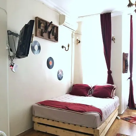 Wood House In The City Center דירה *